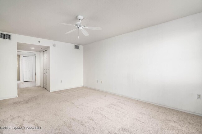 Building Photo - 7048 Sevilla Ct