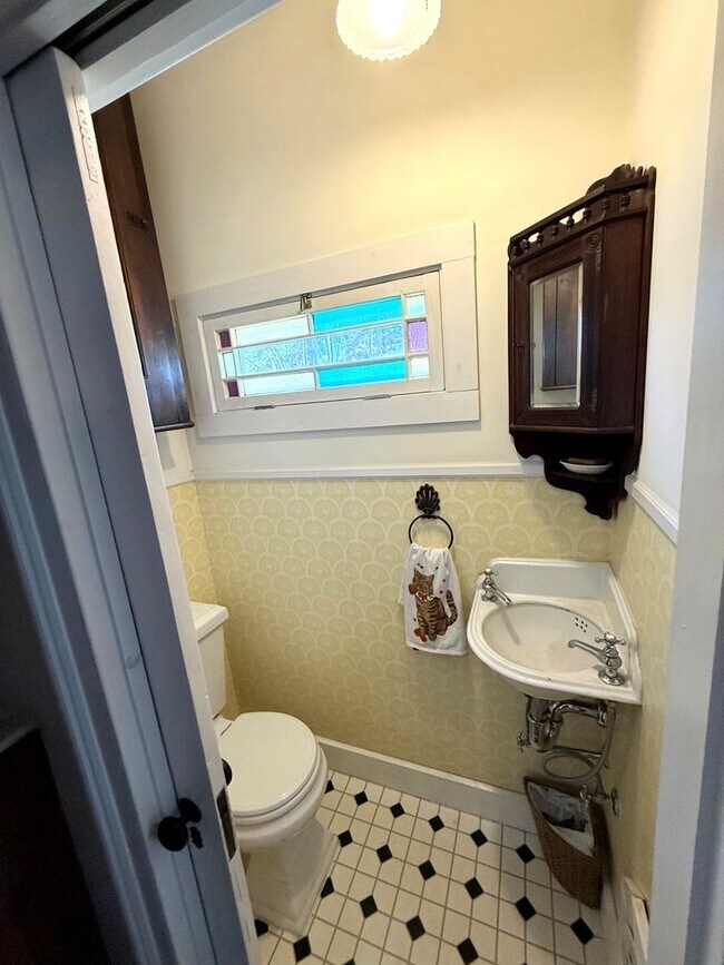 Building Photo - Tranquility on Oxford