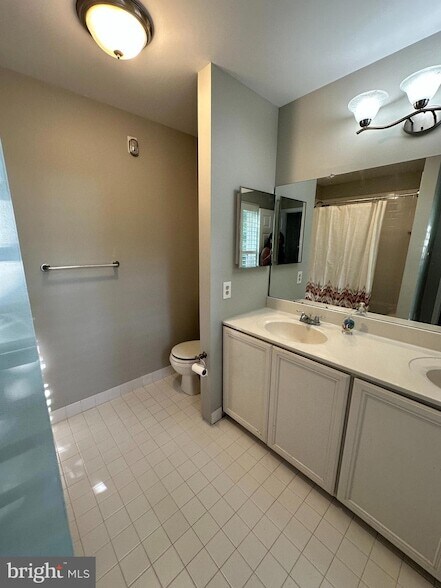 Building Photo - 155 Weybridge Dr