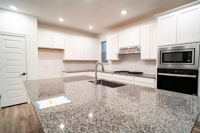 Building Photo - 3501 Jaulan St