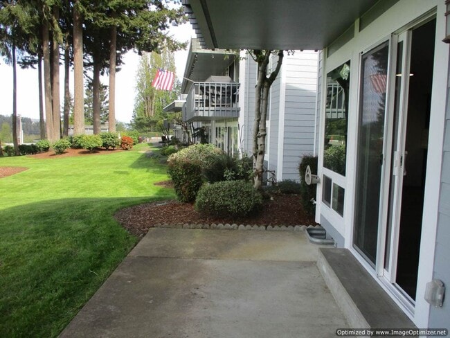 Building Photo - 2 Bedroom, 2 bathroom Northview Terrace Co...