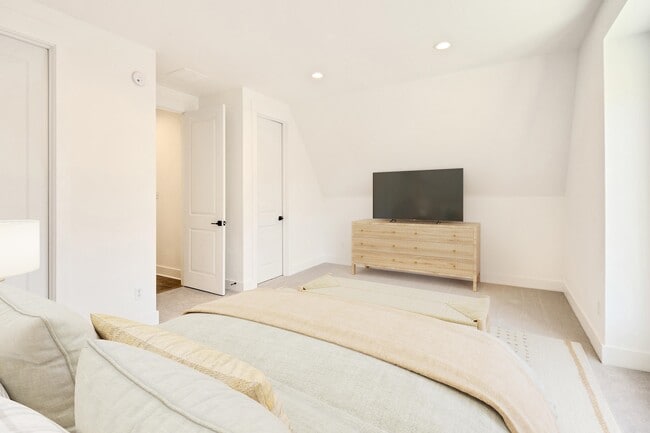 Building Photo - 641 Fletcher Rd