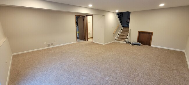 Building Photo - 608 Trent Ln