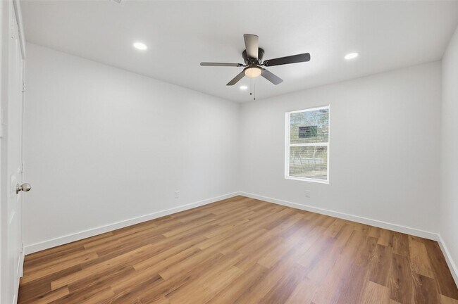 Building Photo - 8708 Ronnie St