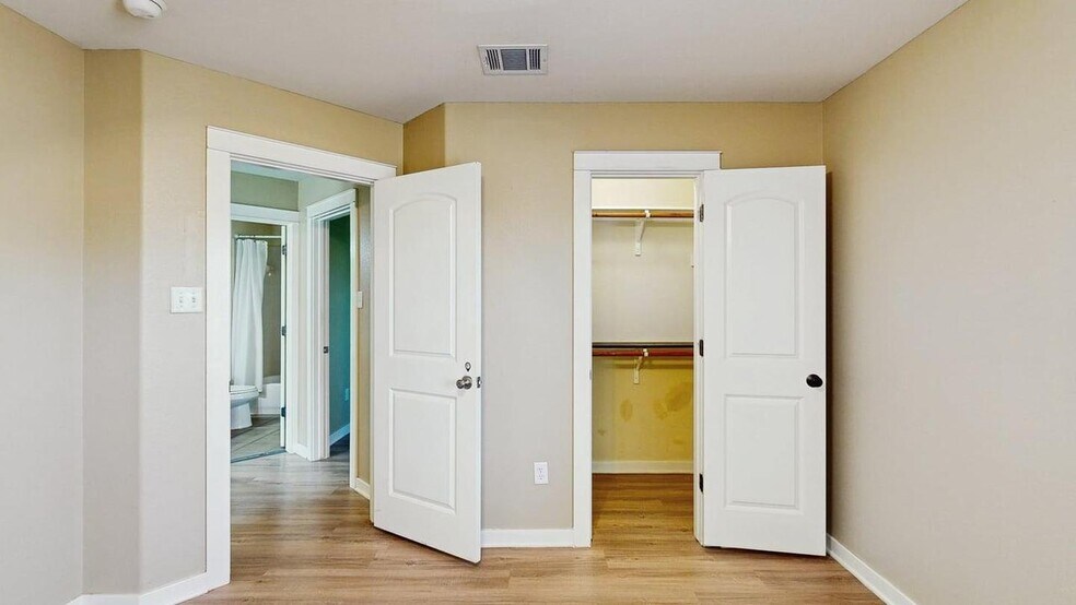 Building Photo - Beautifully updated home in a peaceful Geo...