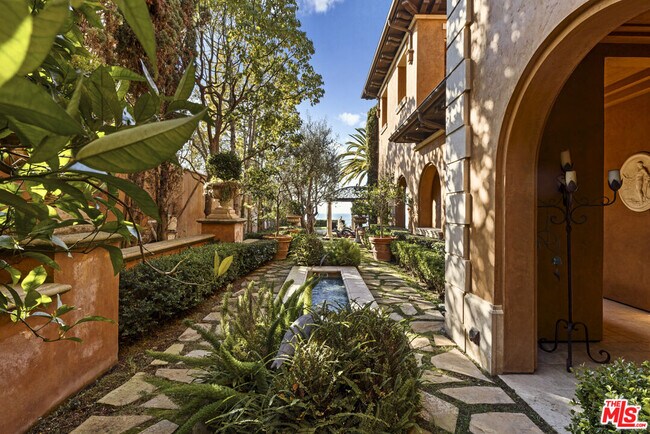 Building Photo - 28 Deep Sea