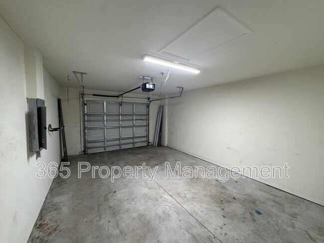 Building Photo - 1195 Highlands Rd