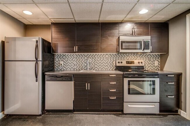 Building Photo - 2555 Ridgewood Rd NW