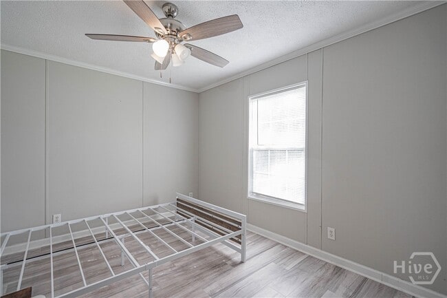 Building Photo - 75 Willow Ln