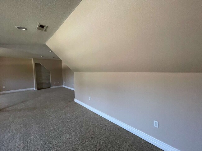 Building Photo - 4BR / 3Car garage / Fully fenced in backyard - Stunning property