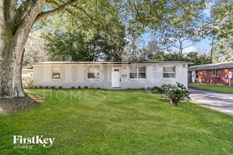 Building Photo - 2214 Red Oak Dr