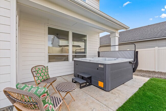 Building Photo - 1424 W Bass River Dr