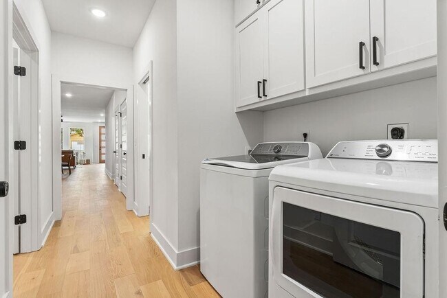 Building Photo - 4106 W Wood St