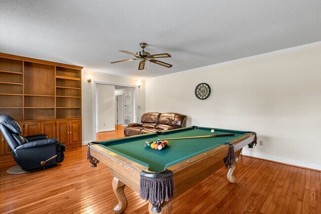 Building Photo - Country Living within Minutes of City Life