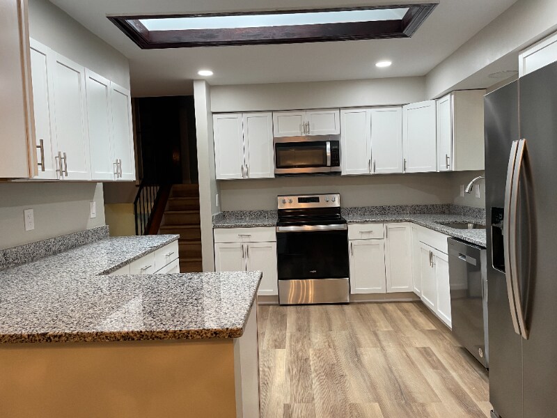 Building Photo - 5704 Duquesne Pl