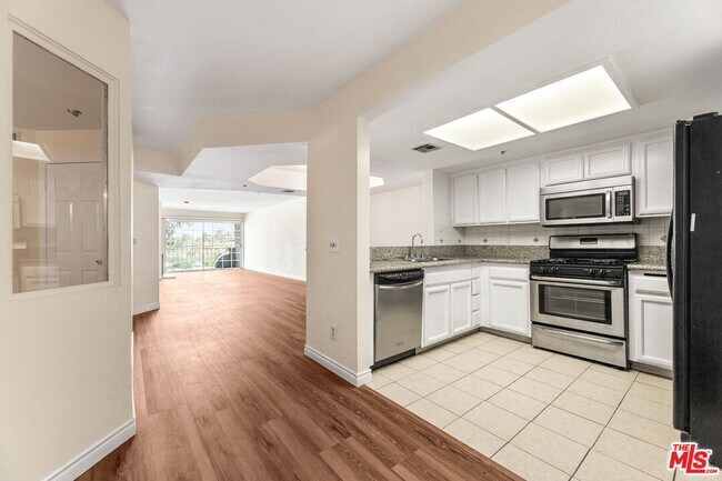 Building Photo - 4755 Templeton St