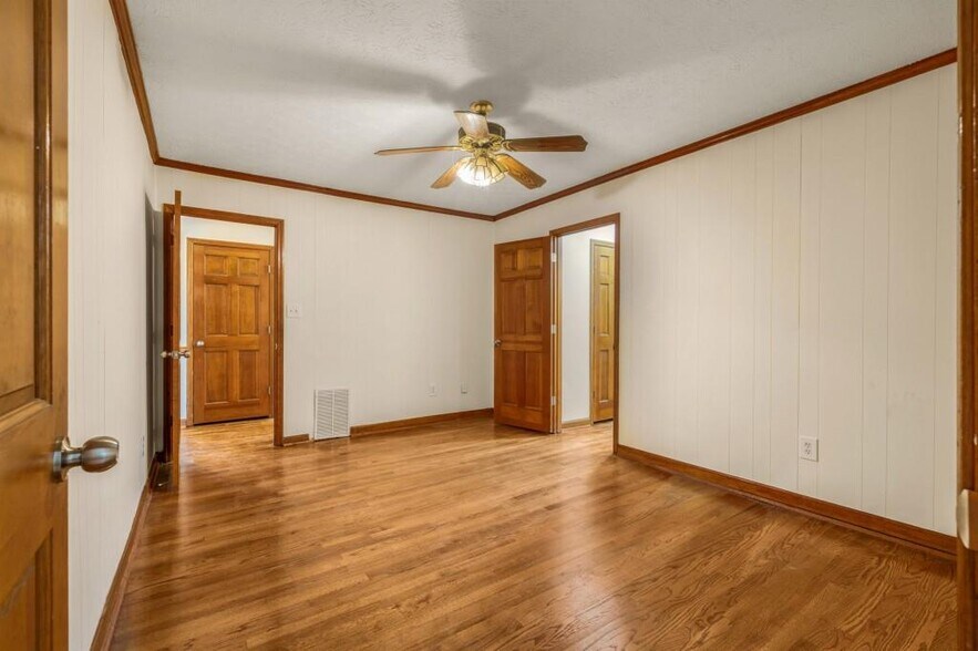 Building Photo - 1930 Hollywood Rd NW