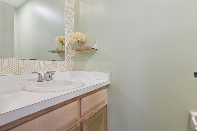 Building Photo - 335 Monticello Dr