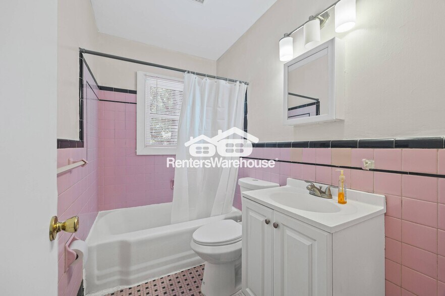 Building Photo - 5025 Lochlain Dr