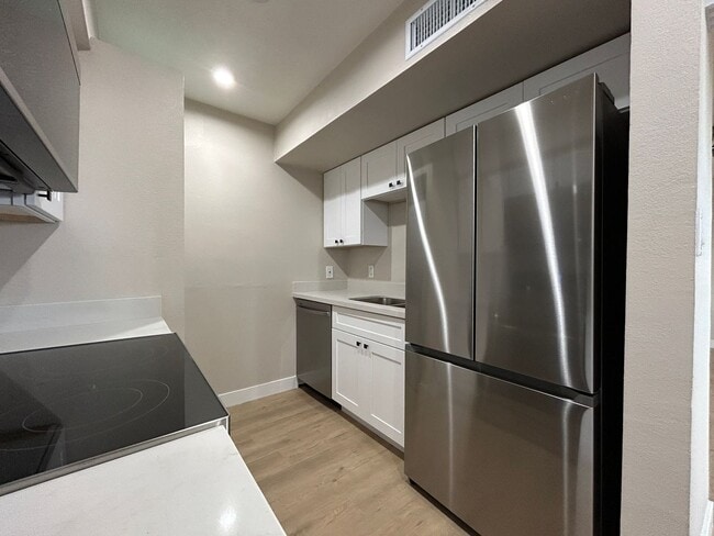 Building Photo - 2699 E Silk Oak Dr