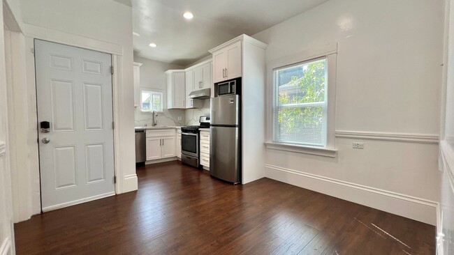 Building Photo - Well-maintained, Charming Victorian-style ...