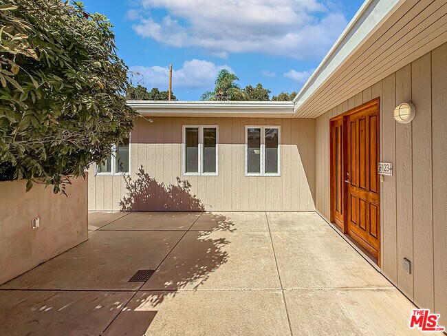 Building Photo - 2123 Sycamore Canyon Rd