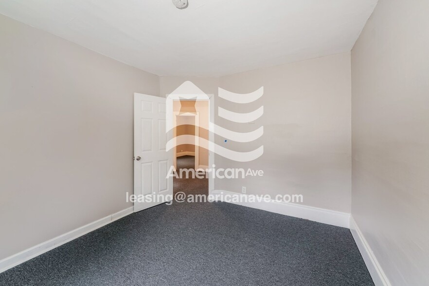 Building Photo - 339 W Calthrop Ave