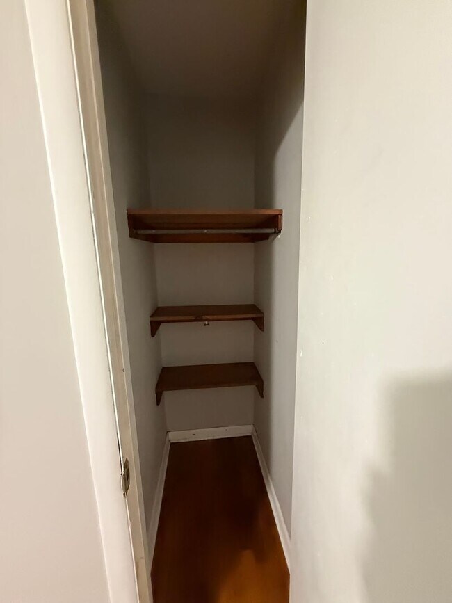 Building Photo - Great 3 bedroom 2 bath with garage