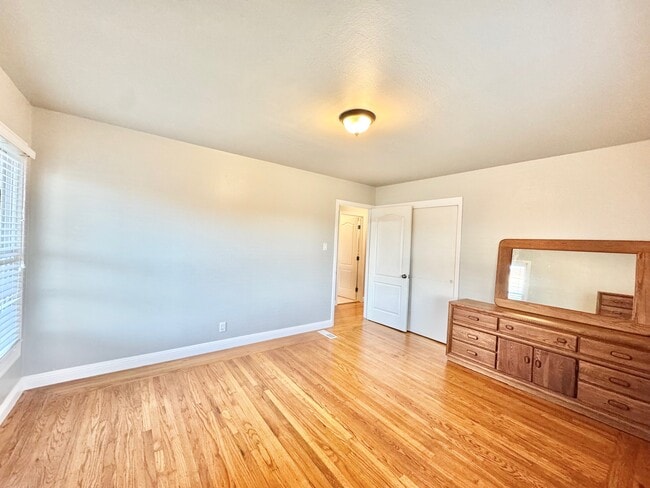 Building Photo - 2536 W Ave 130th