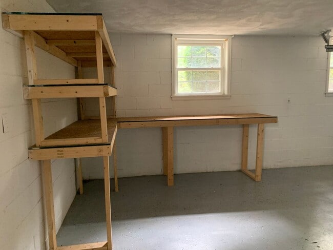 Building Photo - Split Foyer Home in Rustburg