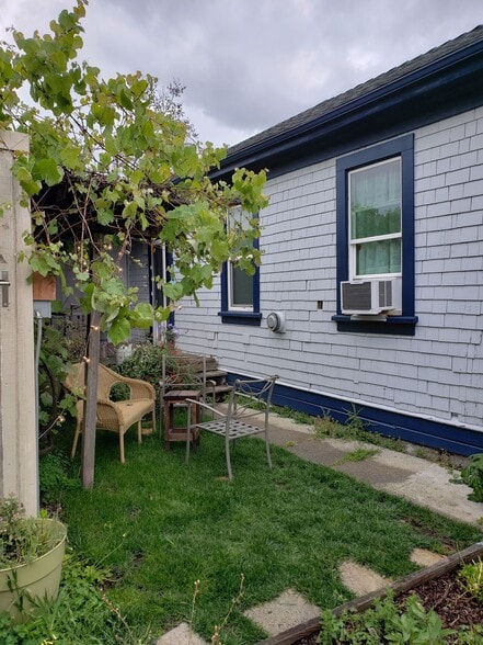 yard - 2144 Bonar St