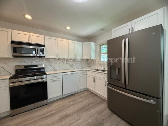 Building Photo - 14949 Highland Ave