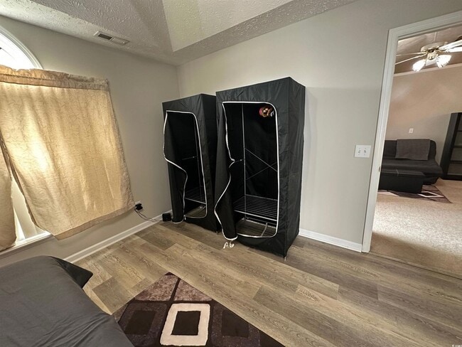 Building Photo - 5005 Medieval Dr