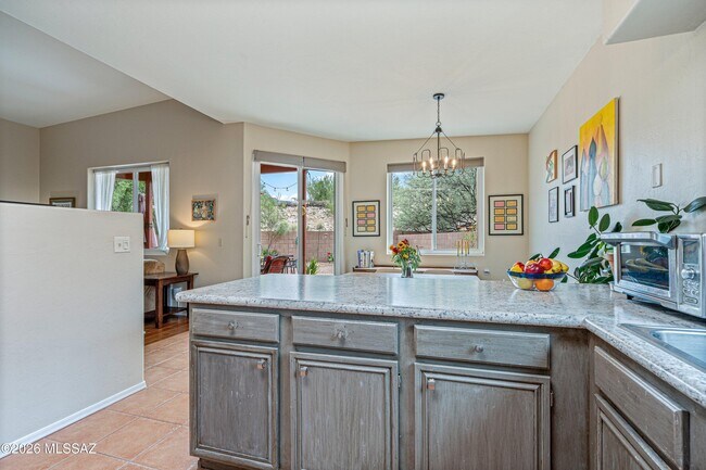 Building Photo - 6486 N Sun Bluff Dr