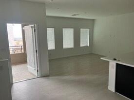 Building Photo - 600 N Carriage Hill Dr