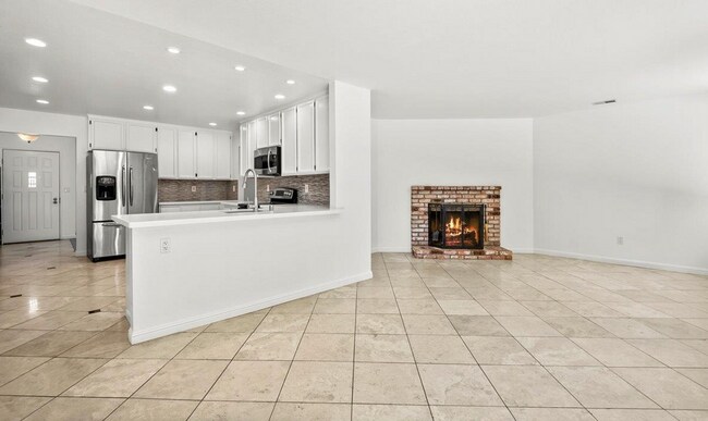 Building Photo - 4 bed 2 bath move-in ready home located in...