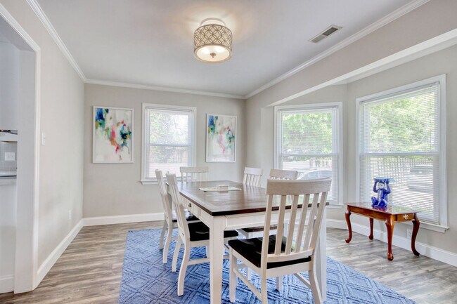 Building Photo - 1563 Elizabeth Rd