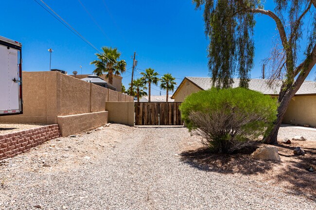 Building Photo - 3280 Rocking Horse Dr