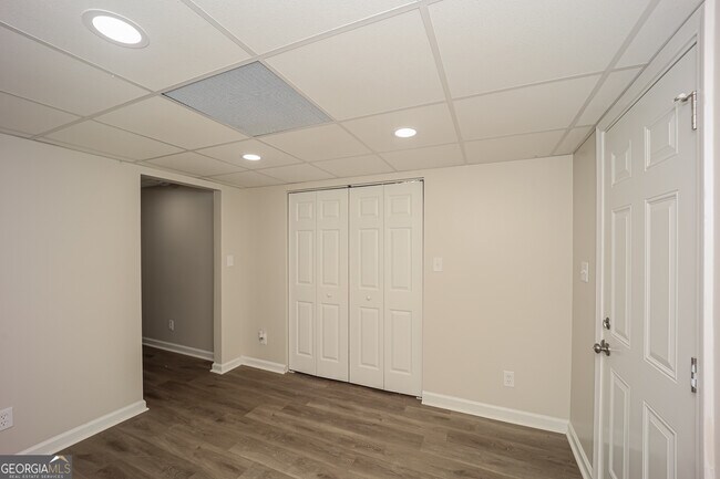 Building Photo - 140 Hunt Ridge Dr