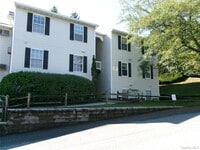 Building Photo - 28 Lexington Hills Rd