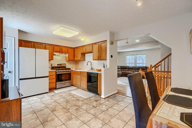 Building Photo - 10 Bluestem Ct