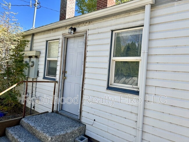 Building Photo - 140 1/2 West Court Street