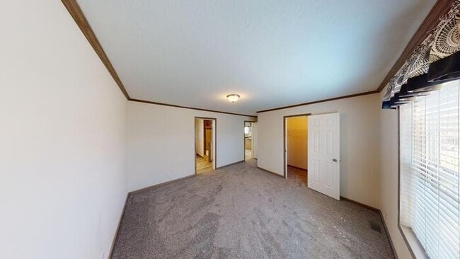 Building Photo - 140 American Ave