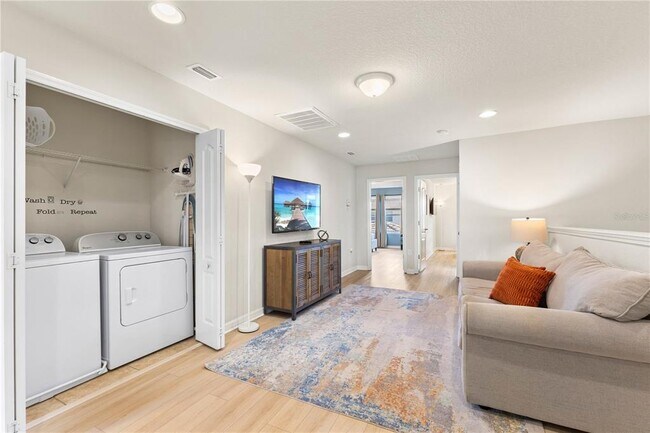 Building Photo - 1905 Majorca Dr