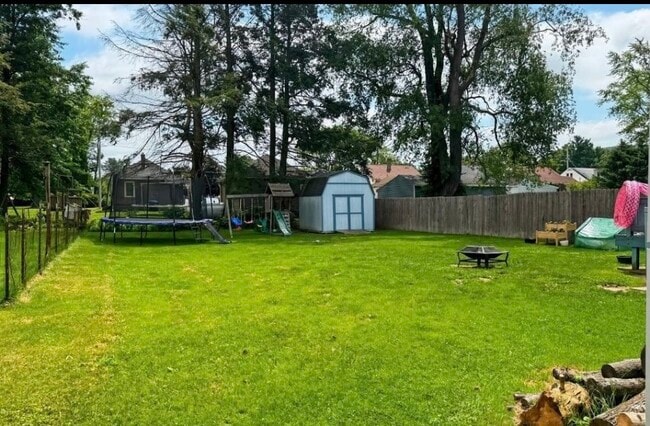 Building Photo - 364 Oak St