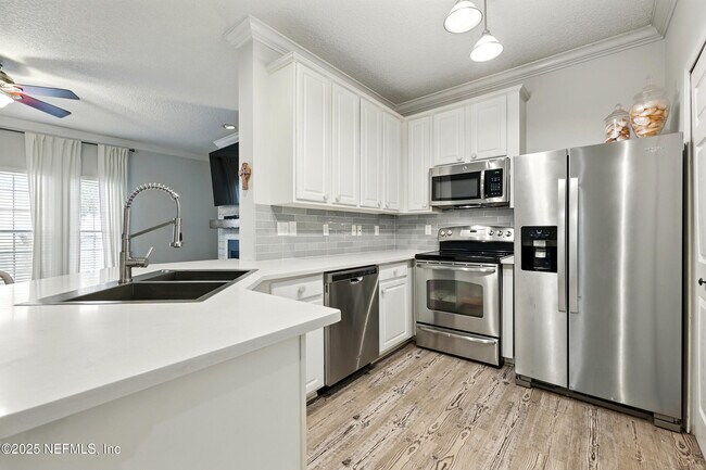 Building Photo - 43 Jardin De Mer Pl