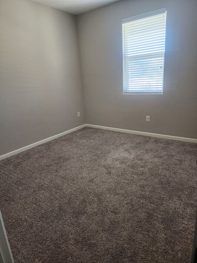 Building Photo - 3/2/2 Beautiful Home In Gardnerville Locat...