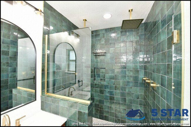 Building Photo - 3217 Wedgewood Dr