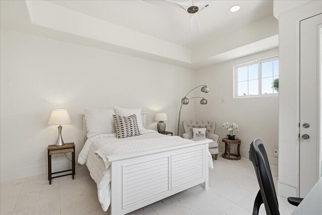 Building Photo - 78905 Mission Dr W