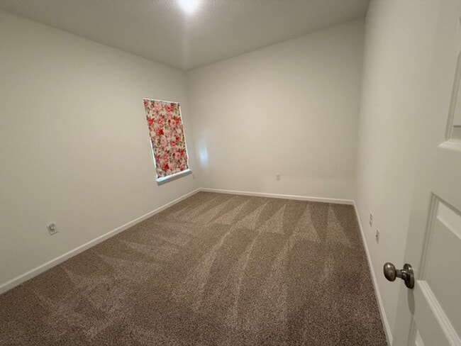 Building Photo - Beautiful 3/2 Single Family house with 2 car garage